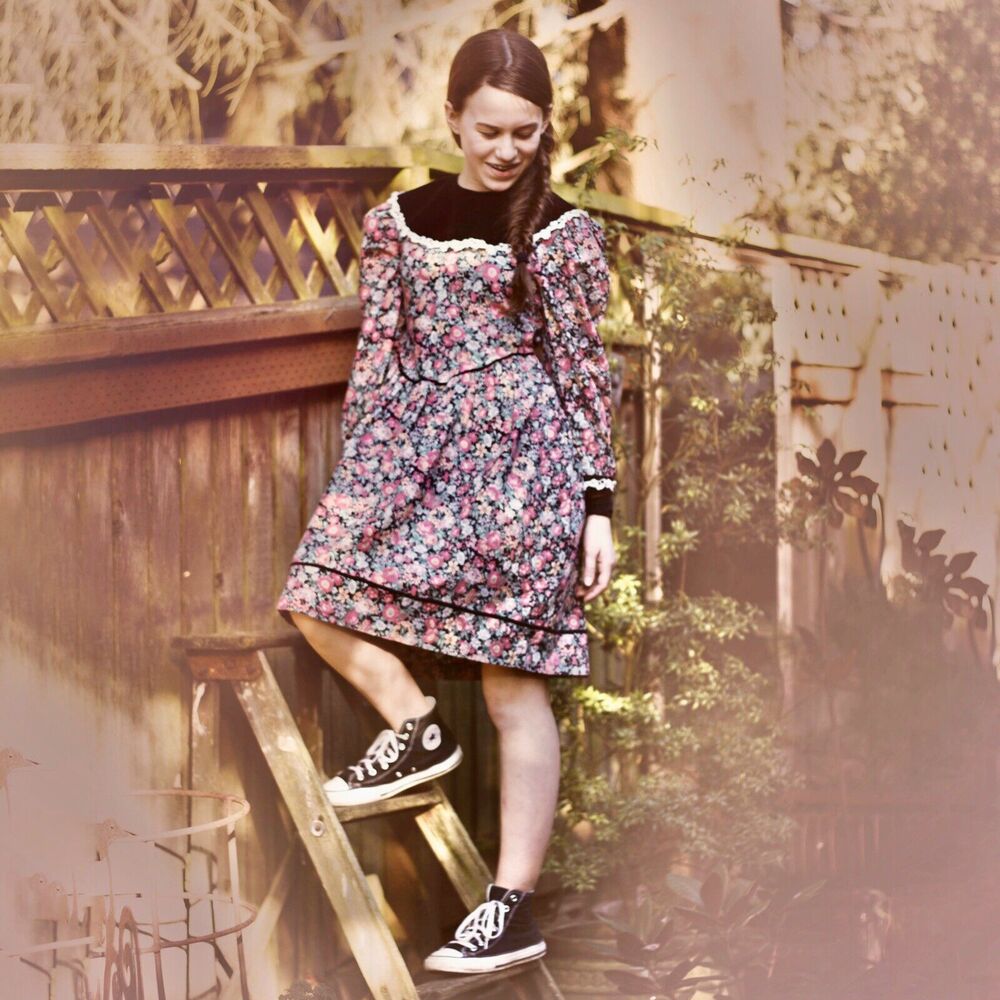 Vintage Polly Flinders Girls Long Sleeve Dark Floral Dress w Black Velvet Collar